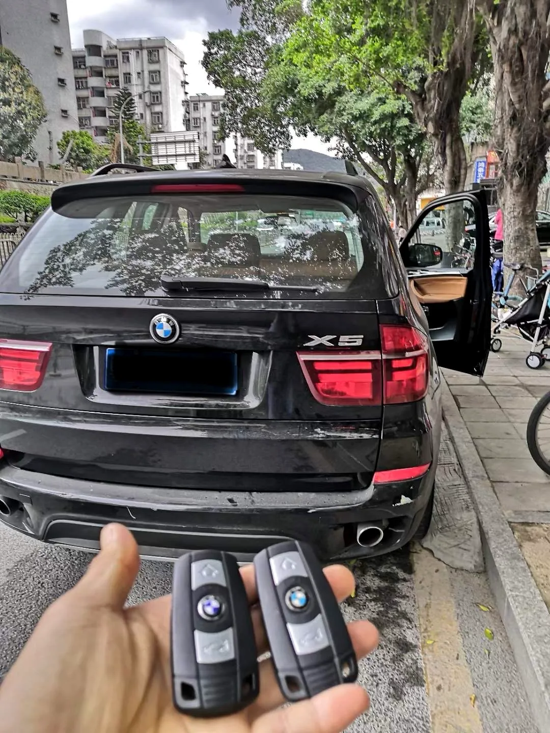 巧手开锁真实汽车钥匙施工案例 5