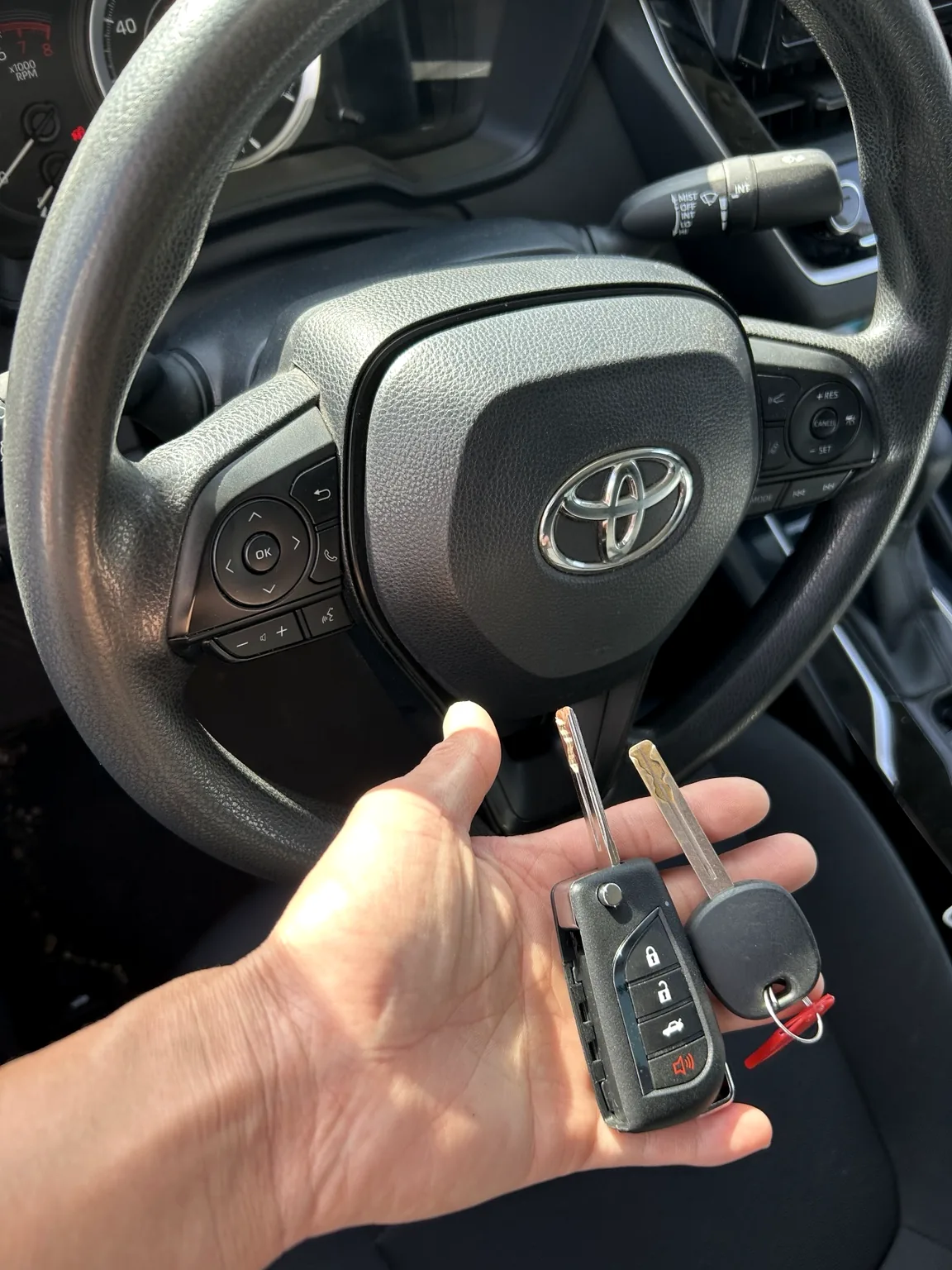 巧手开锁真实汽车钥匙施工案例 29